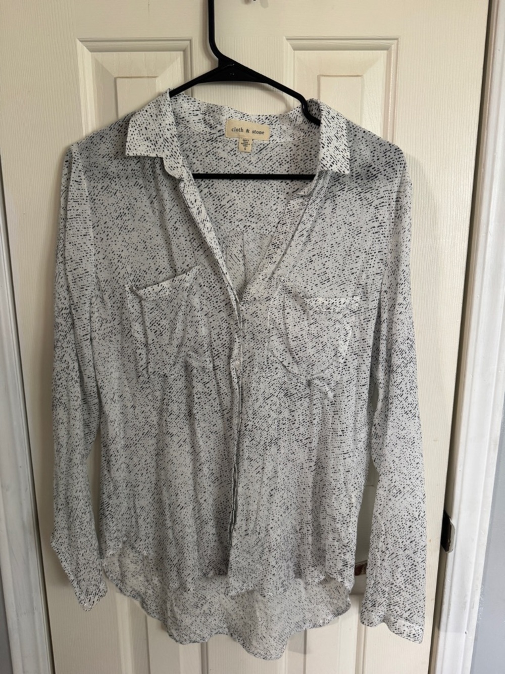 cloth & stone White Speckled V-Neck Button Blouse